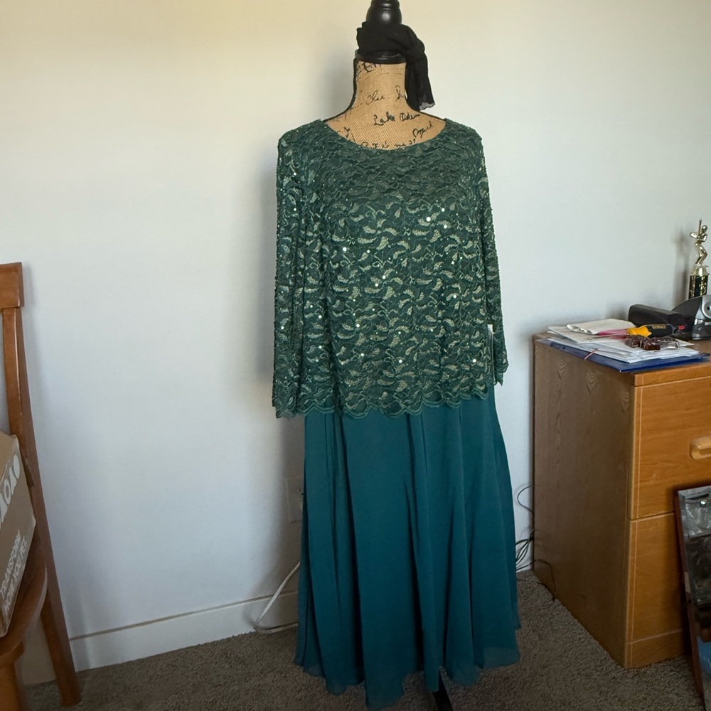Roaman's Deep Green Dress.  In a size 20W